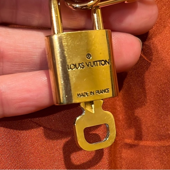 Louis Vuitton lock and key 303 on chain - Picture 3 of 6